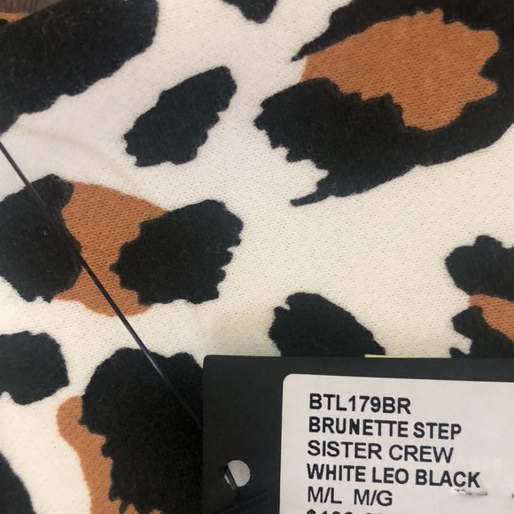 BRUNETTE STEP SISTER CREW WHILE LEO BLACK - Picture 4 of 5